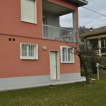 La Casa Dei Nonni Alojamento de Acomodação e Pequeno-almoço 3*
