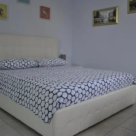 La Casa Dei Nonni Bed & Breakfast Felegara